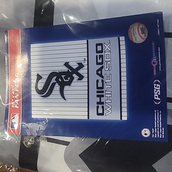 New 36" x 47" MLB Chicago White Sox baseball fan flag black white - Picture 2 of 2